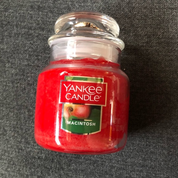 Small Jar Macintosh Candle - Picture 2 of 4